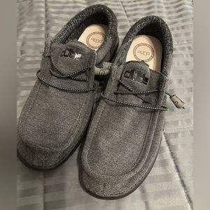 Hey Dude shoes - size 10